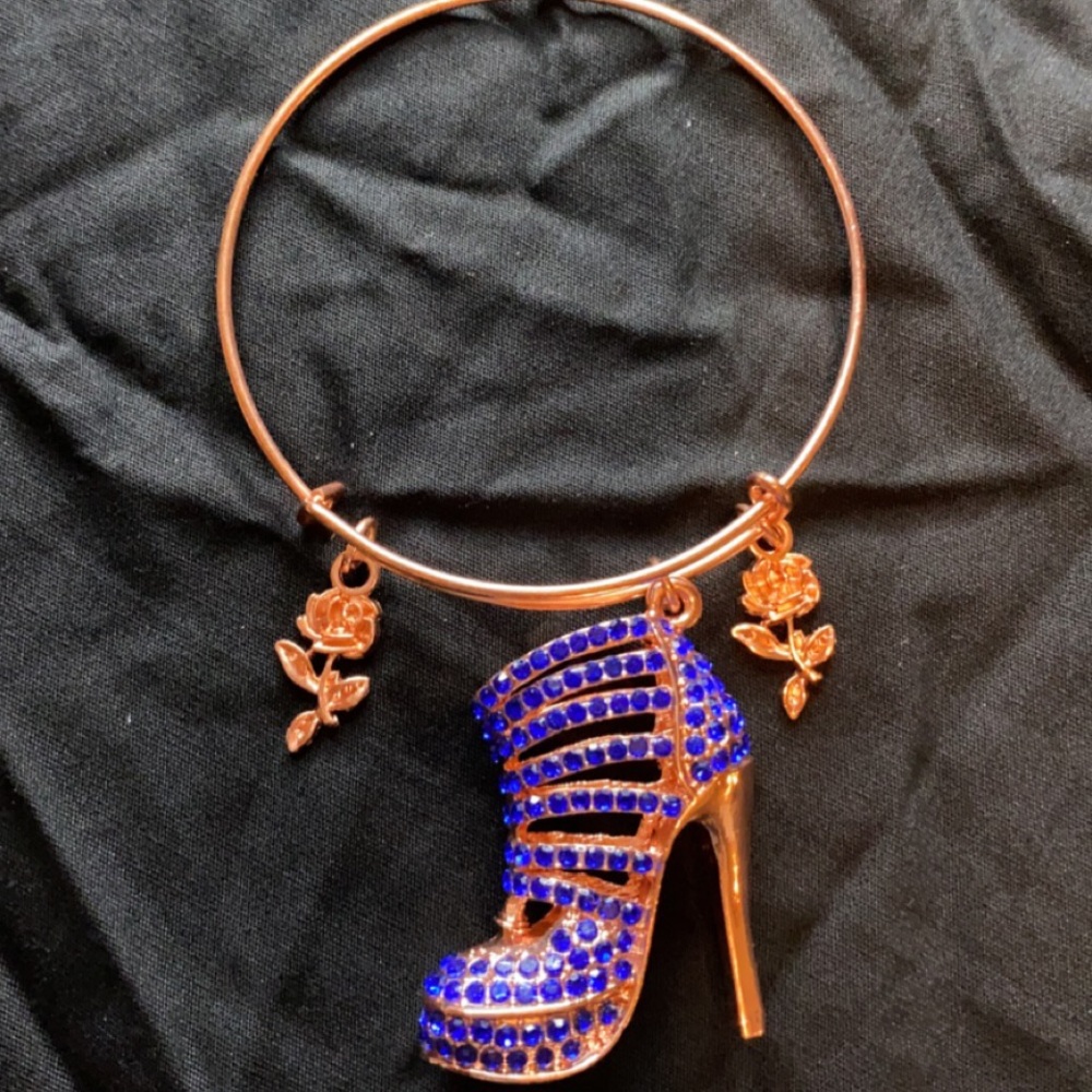 🌹🌹 Rose Gold Bangle 🌹🌹 - Picture 3 of 3